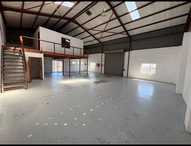 229M² WAREHOUSE TO LET IN BROADLANDS PARK